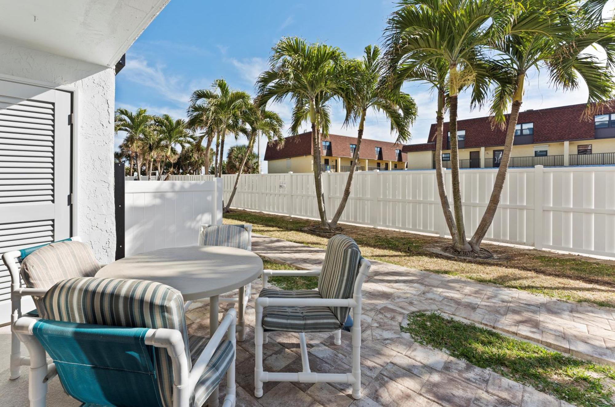 Chateau By The Sea Cocoa Beach Buitenkant foto
